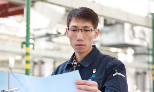 【二十大代表风采录】洪家光：匠心铸战鹰_共产党员网