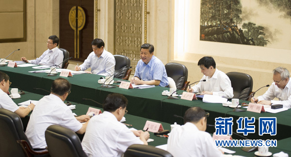 7月23日，中共中央总书记、国家主席、中央军委主席习近平在湖北省武汉市主持召开部分省市负责人座谈会，征求对全面深化改革的意见和建议并作了重要讲话。新华社记者 黄敬文 摄 