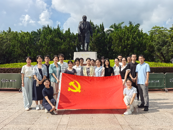 图一（莲花山学习）.jpg