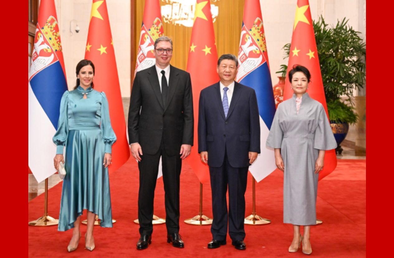 习近平同塞尔维亚总统武契奇会谈